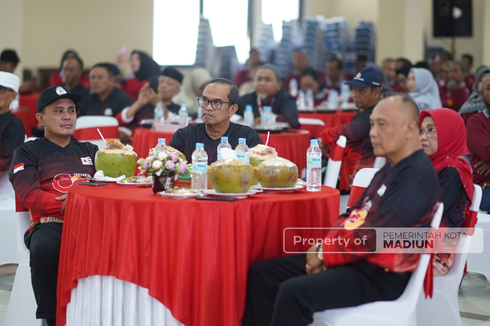 Hadiri HUT ke-80 PMI, Wali Kota Madiun Apresiasi Pendonor Setia dan Bagikan Penghargaan
