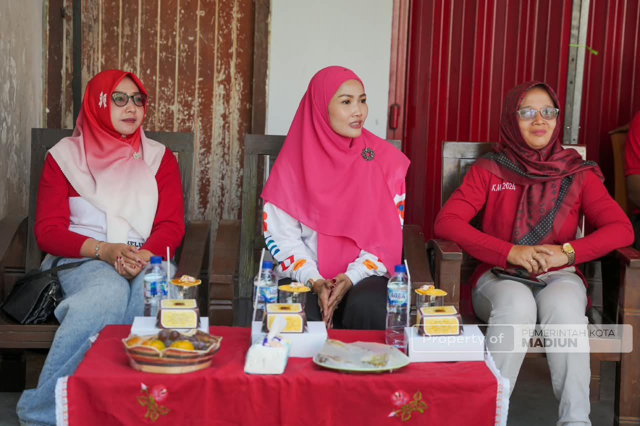 Turut Semarakkan HUT Kemerdekaan, RW 7 Kelurahan Kejuron Gelar Senam Sehat dan Lomba Yel-Yel