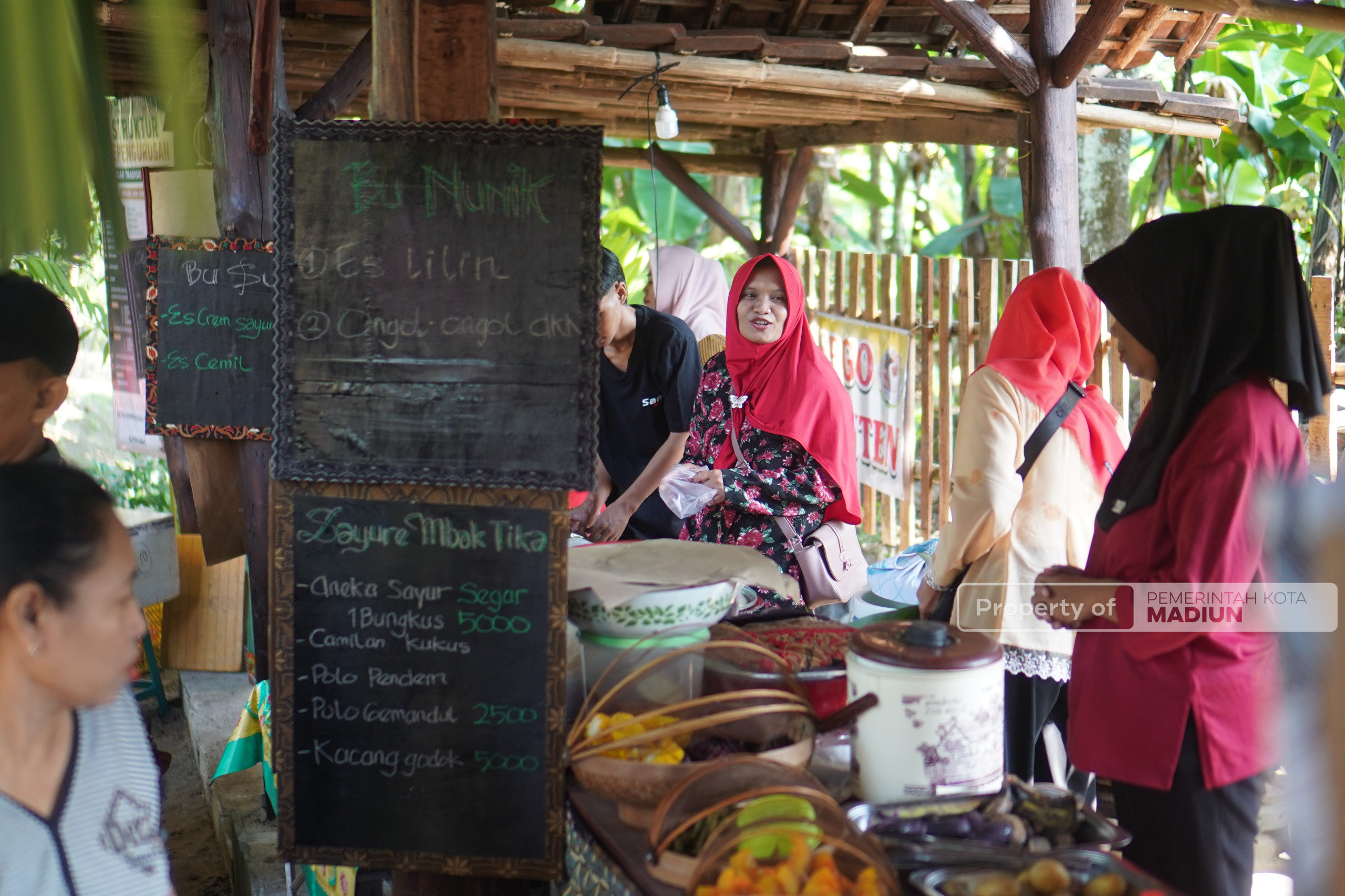 Resmi Dibuka Plt Wali Kota Madiun, Pasar Mbabrik Jadi Ruang Baru Pengembangan UMKM Warga