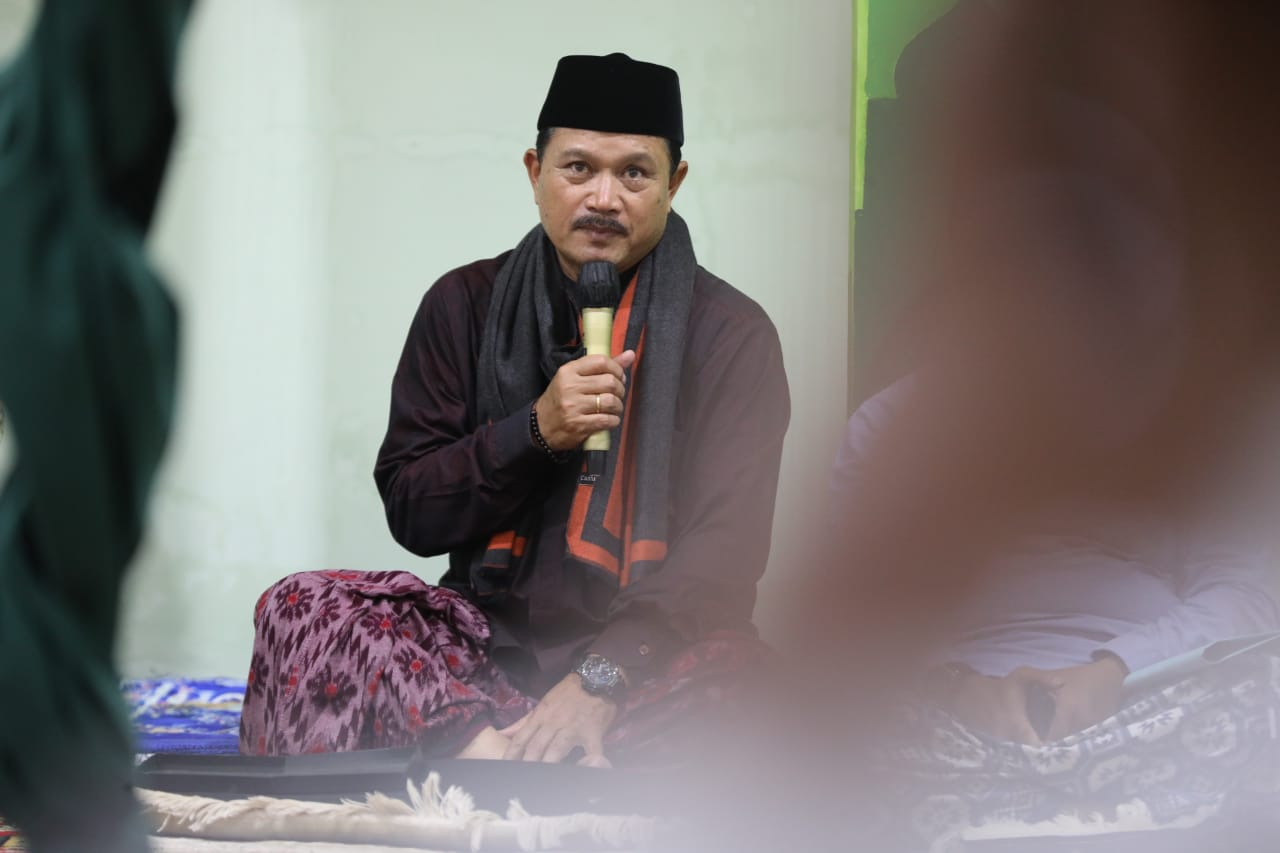 Salat Isya di Mushala Al-Ikhlas Ngegong, Wali Kota Sampaikan Program Pembangunan
