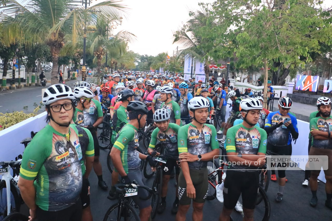 Plt Wali Kota Lepas 500 Peserta KAI Ngebel KOM 2026, Promosikan Pariwisata dan Gerakkan Ekonomi Kota Madiun