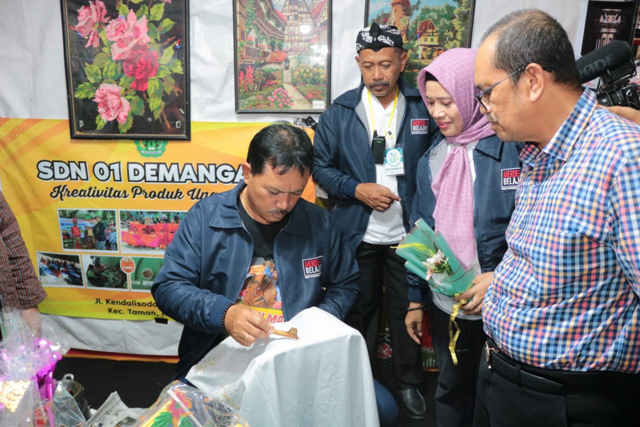 Tinjau Stand Pameran dan Saksikan Gelar Kreativitas Siswa, Wali Kota Harap Potensi Siswa Tersalurkan