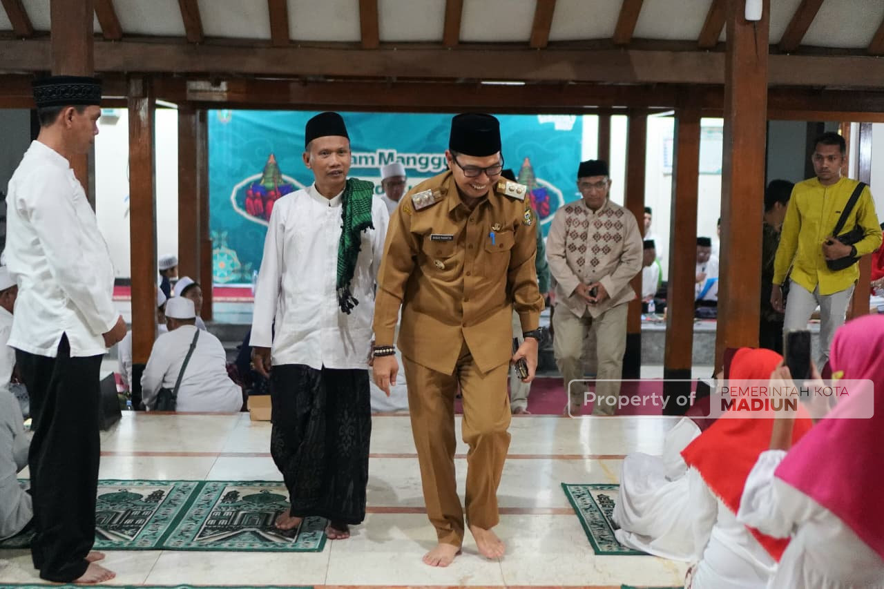 Hadiri Malam Manggulan Grebeg Maulud, Plt Wali Kota: Budaya Kita Harus Terus Dihidupkan