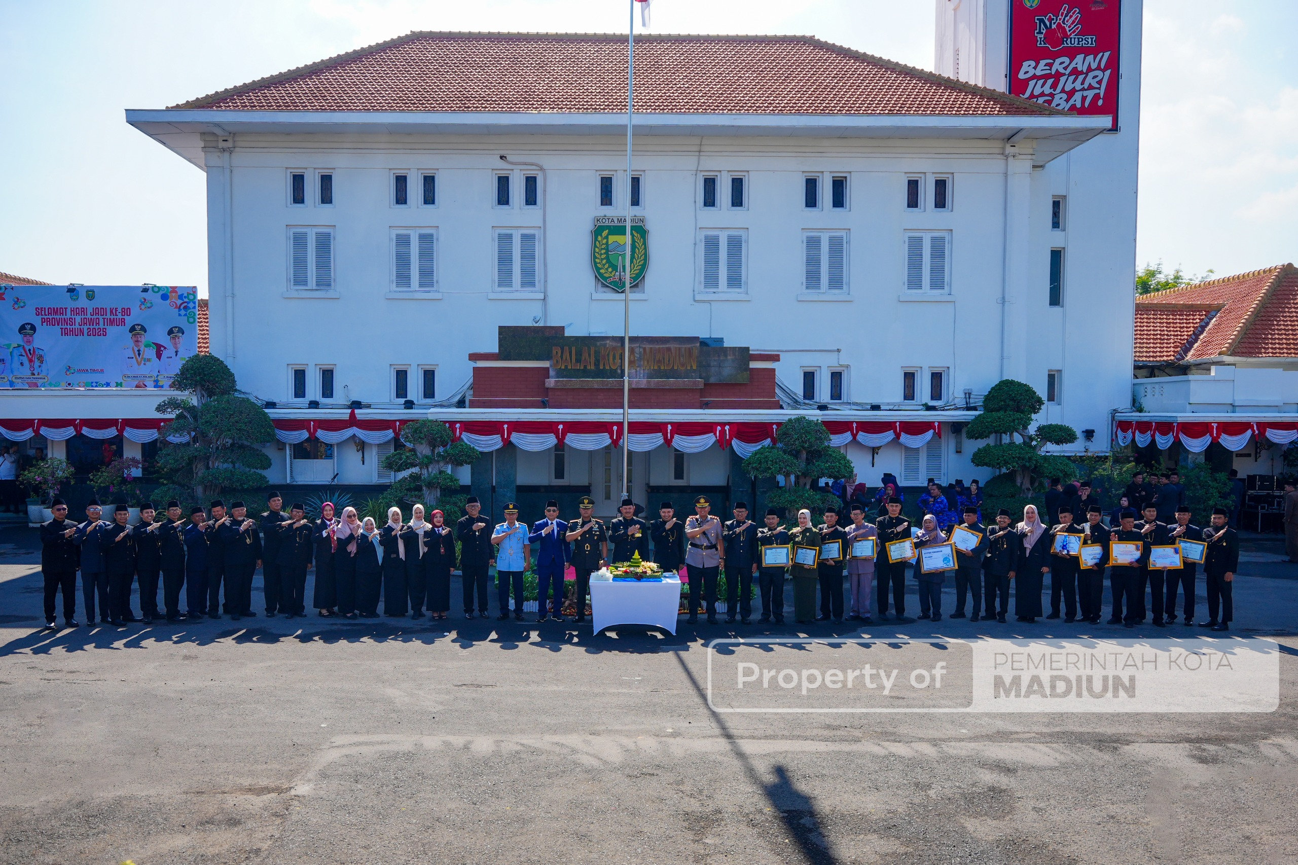 Gelar Upacara Peringatan Hari Jadi ke-80 Provinsi Jawa Timur, Wali Kota Madiun Tekankan Peran Strategis Madiun dalam Pembangunan