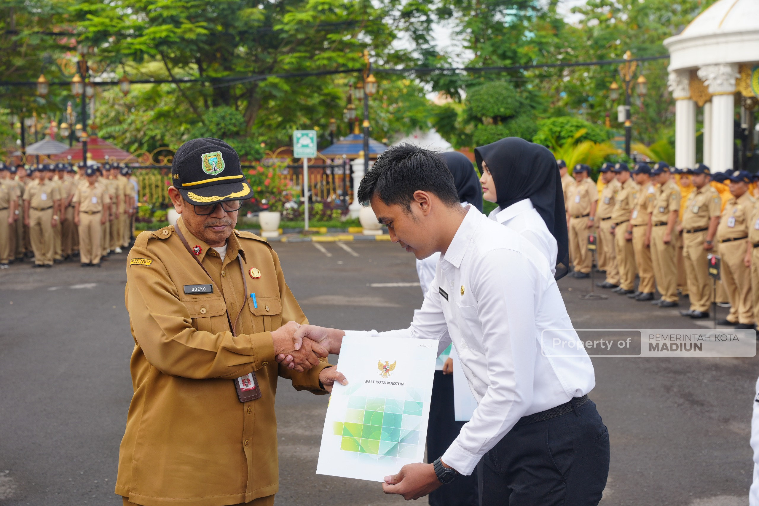 Pimpin Apel dan Serahkan SK CPNS, Sekda Madiun: ASN Harus BerAKHLAK