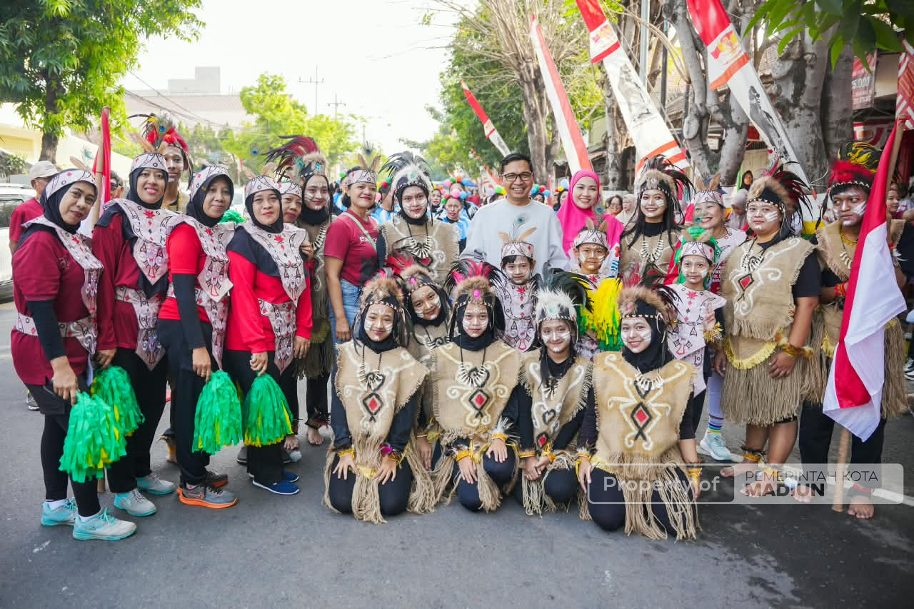 Turut Semarakkan HUT Kemerdekaan, RW 7 Kelurahan Kejuron Gelar Senam Sehat dan Lomba Yel-Yel
