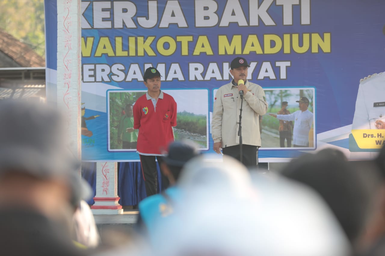 Kerja Bakti Bersama Warga di Lapak Pancasoka, Wali Kota Harap Kebersihan dan Kenyamanan Terus Dijaga