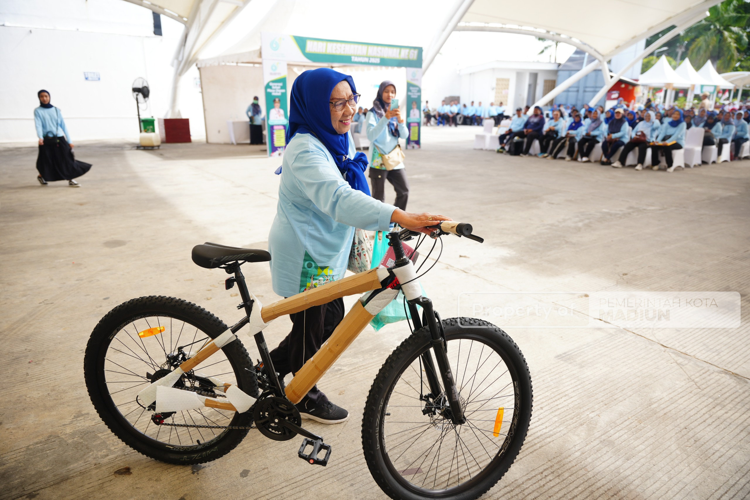 Peringatan HKN ke-61, Sekda Kota Madiun Pimpin Jalan Sehat dan Tekankan Pentingnya Generasi Sehat