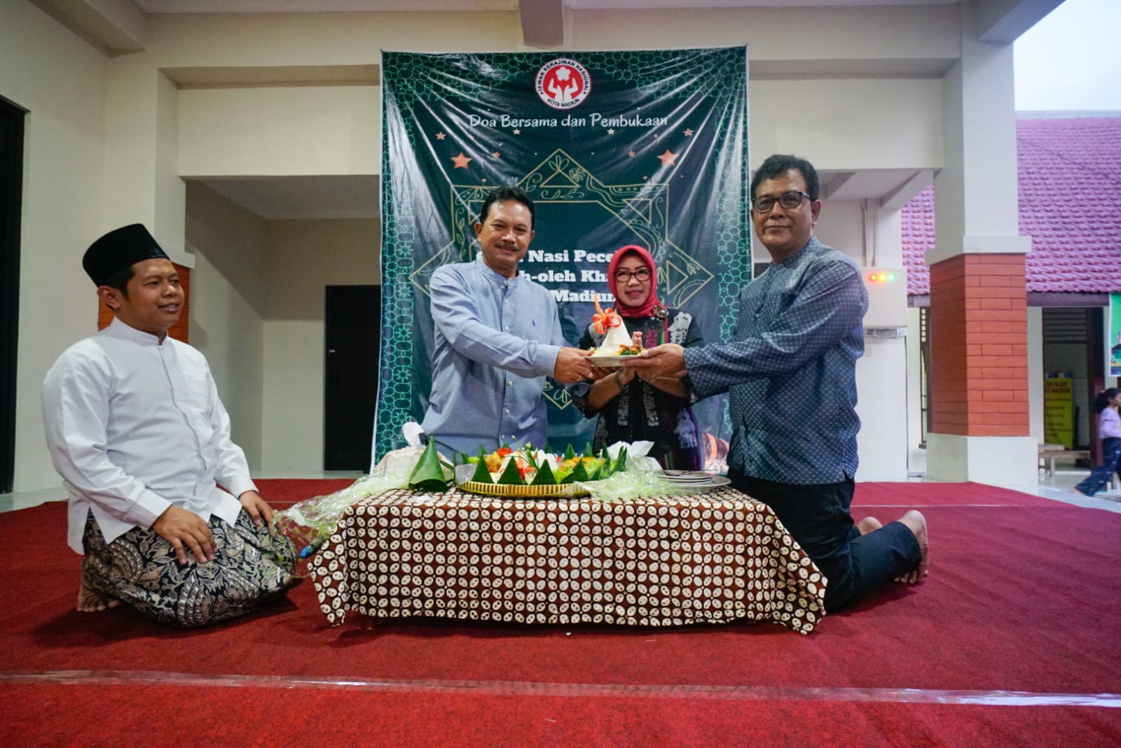 Buka Gerai Nasi Pecel dan Oleh-oleh Gedung Dekranasda, Wali Kota: Ini Melengkapi Paket Wisata di Kota Pendekar