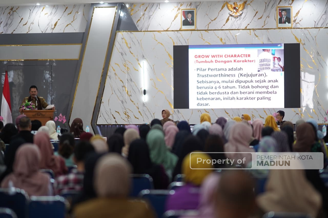 Jadi Narasumber Parenting, Wali Kota Madiun: Jangan Sampai Masa Depan Anak Jadi Korban!