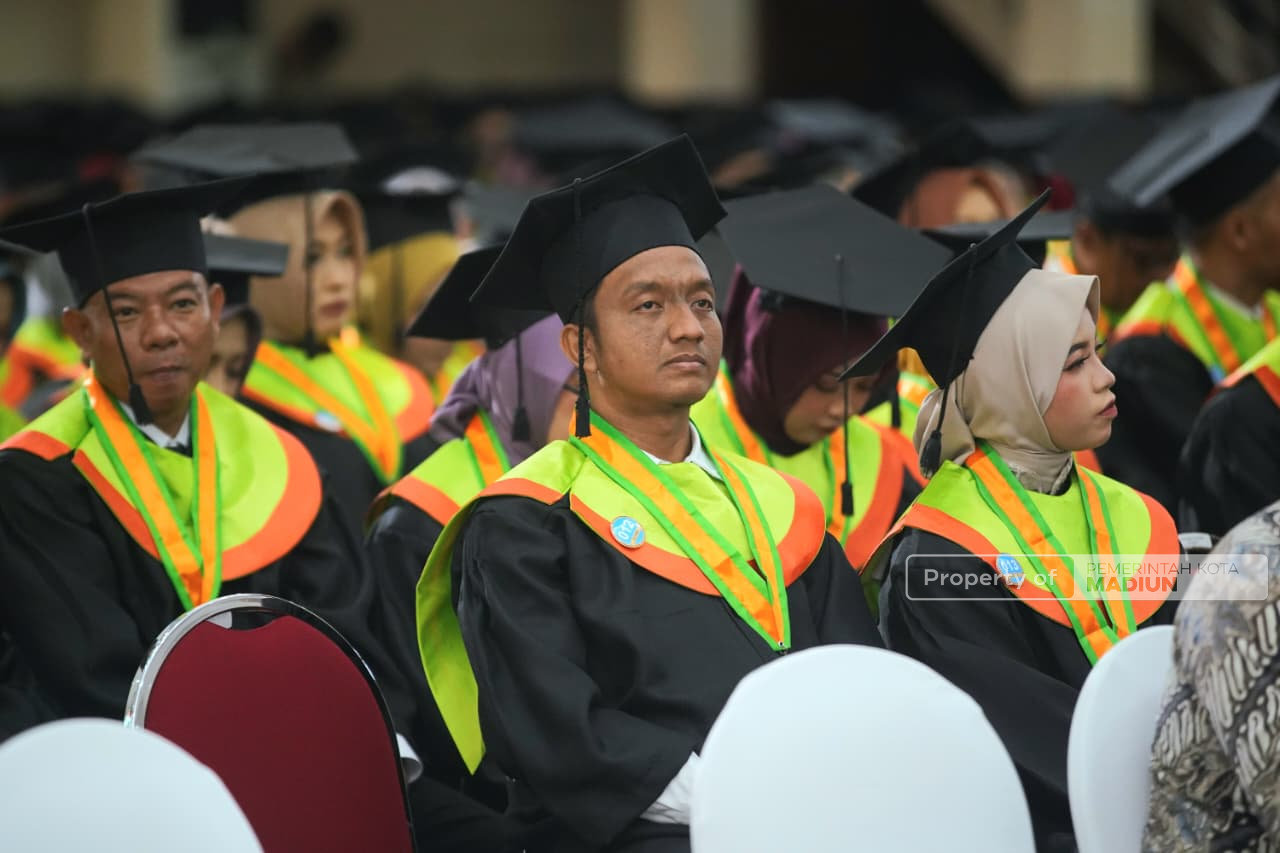 Hadiri Wisuda Unipma, Plt Wali Kota Kita Entaskan Kemiskinan Melalui Pendidikan