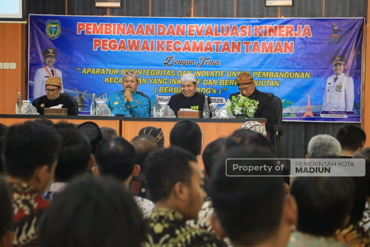 Hadiri Pembinaan Pegawai Kecamatan Taman, Wali Kota Madiun Tekankan Tiga Prioritas dalam Bekerja
