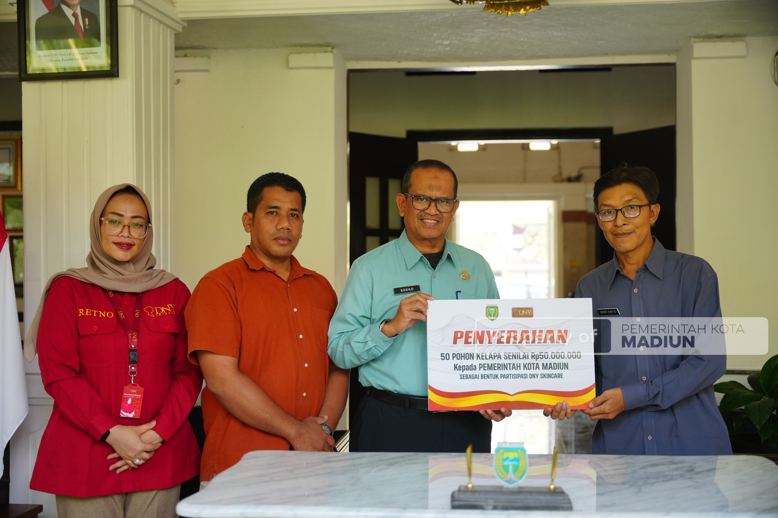 Sekda Kota Madiun Terima Penyaluran CSR Bersama Sektor Swasta Tingkatkan Lingkungan Sehat
