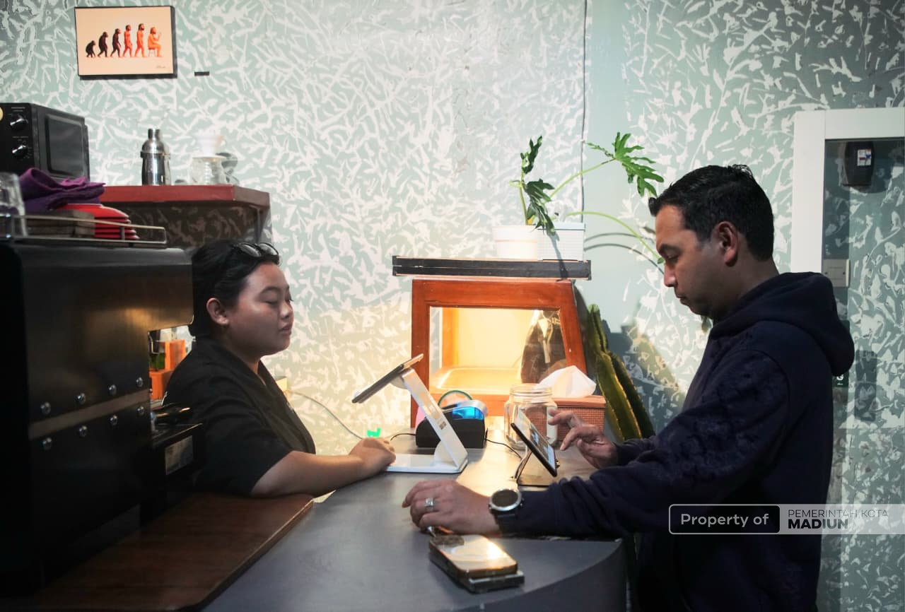 Keliling Fasum Lagi, Plt wali kota Cek Alun-alun dan Foodcourt Lantai Dua Pasar Sleko