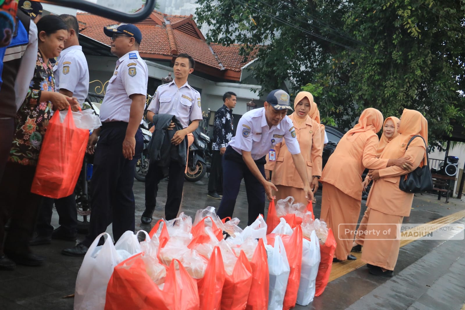 Program Berbagi Takjil Pemkot Madiun, OPD Bagikan Ratusan Paket Selama Ramadan
