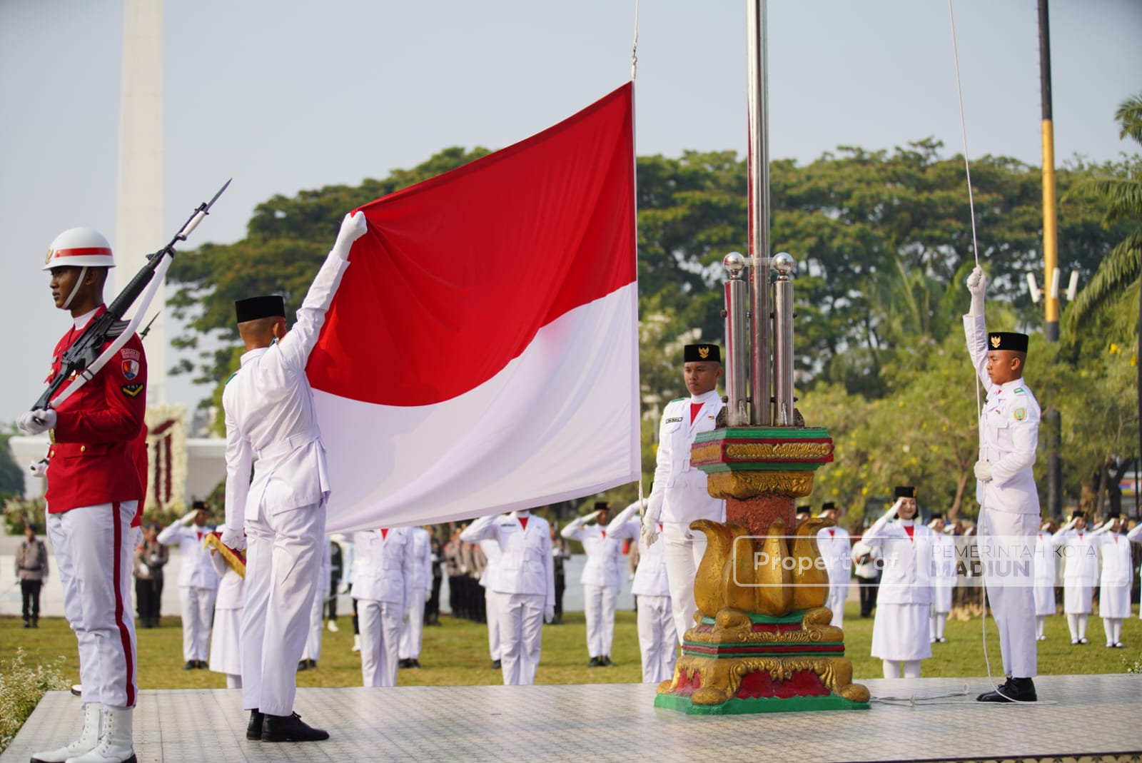 Upacara HUT Kemerdekaan Berlangsung Khidmat, Plt Wali Kota Ajak Masyarakat Berempati Untuk Korban Bencana