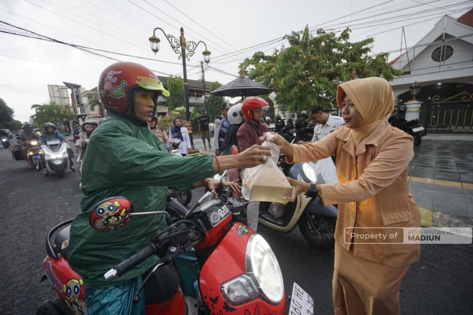 Program Berbagi Takjil Pemkot Madiun, OPD Bagikan Ratusan Paket Selama Ramadan
