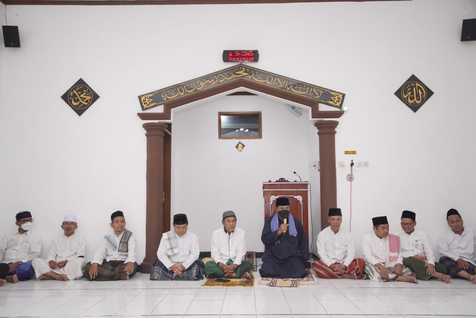 Shalat Berjamaah Di Masjid Abu Bakar, Wali Kota Imbau Warga Ikut Jaga Kondusifitas Jelang Lebaran