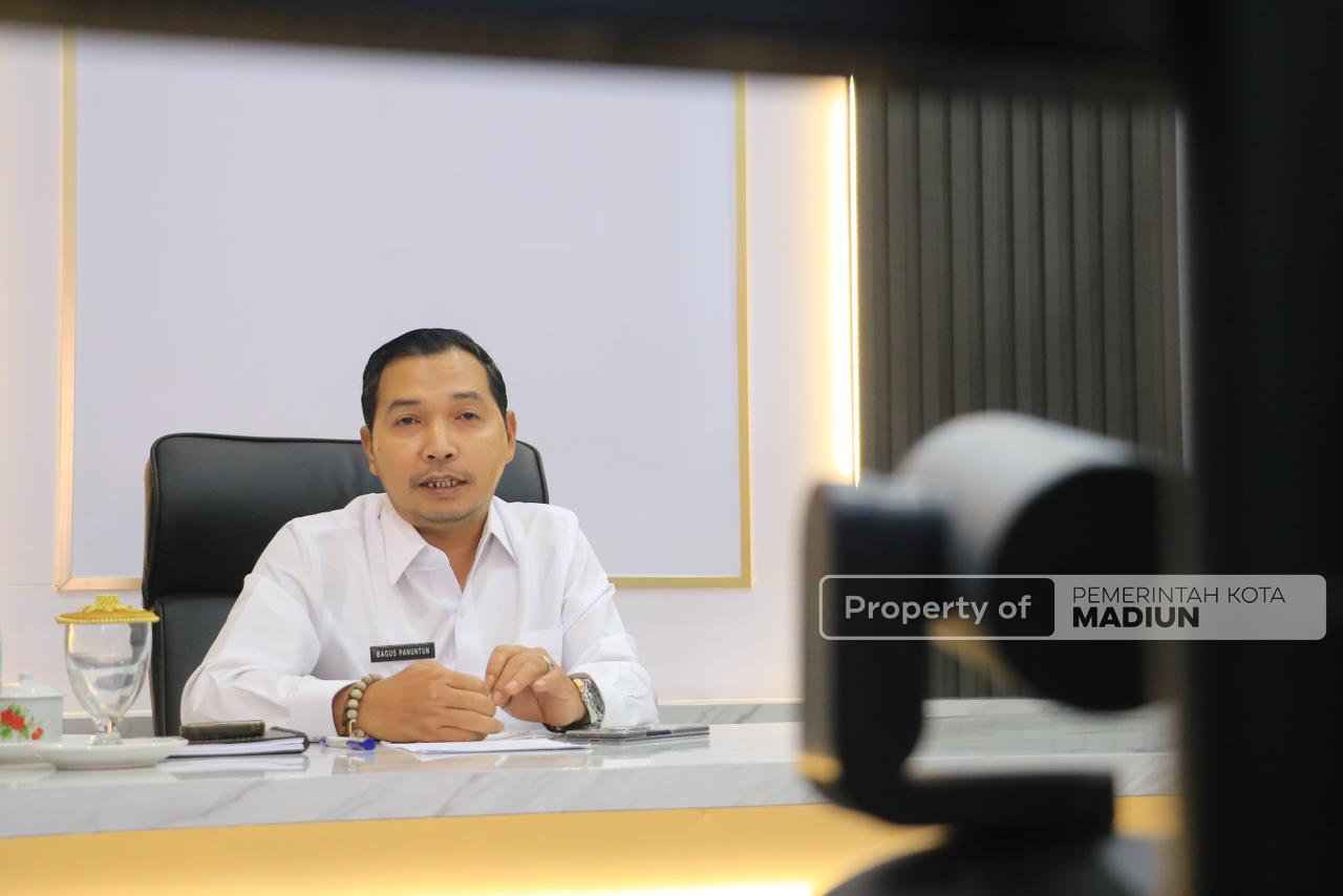Buka SEMMAR Unmer Madiun, Wawali Tekankan Peran Akademisi untuk Wujudkan Indonesia Emas 2045