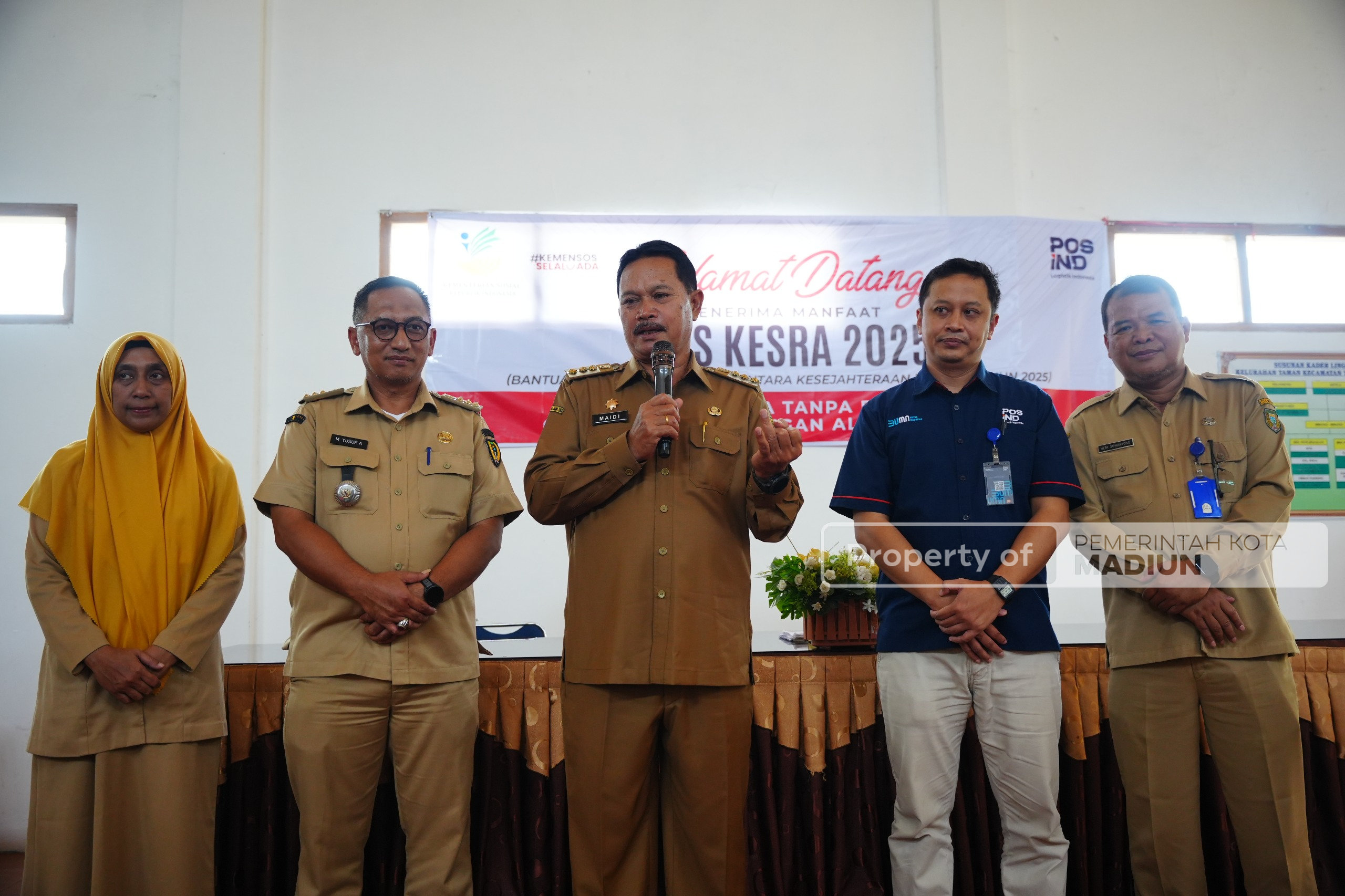 Serahkan BLT Kesra 2025, Wali Kota Harap Bantuan Digunakan Tepat Sasaran