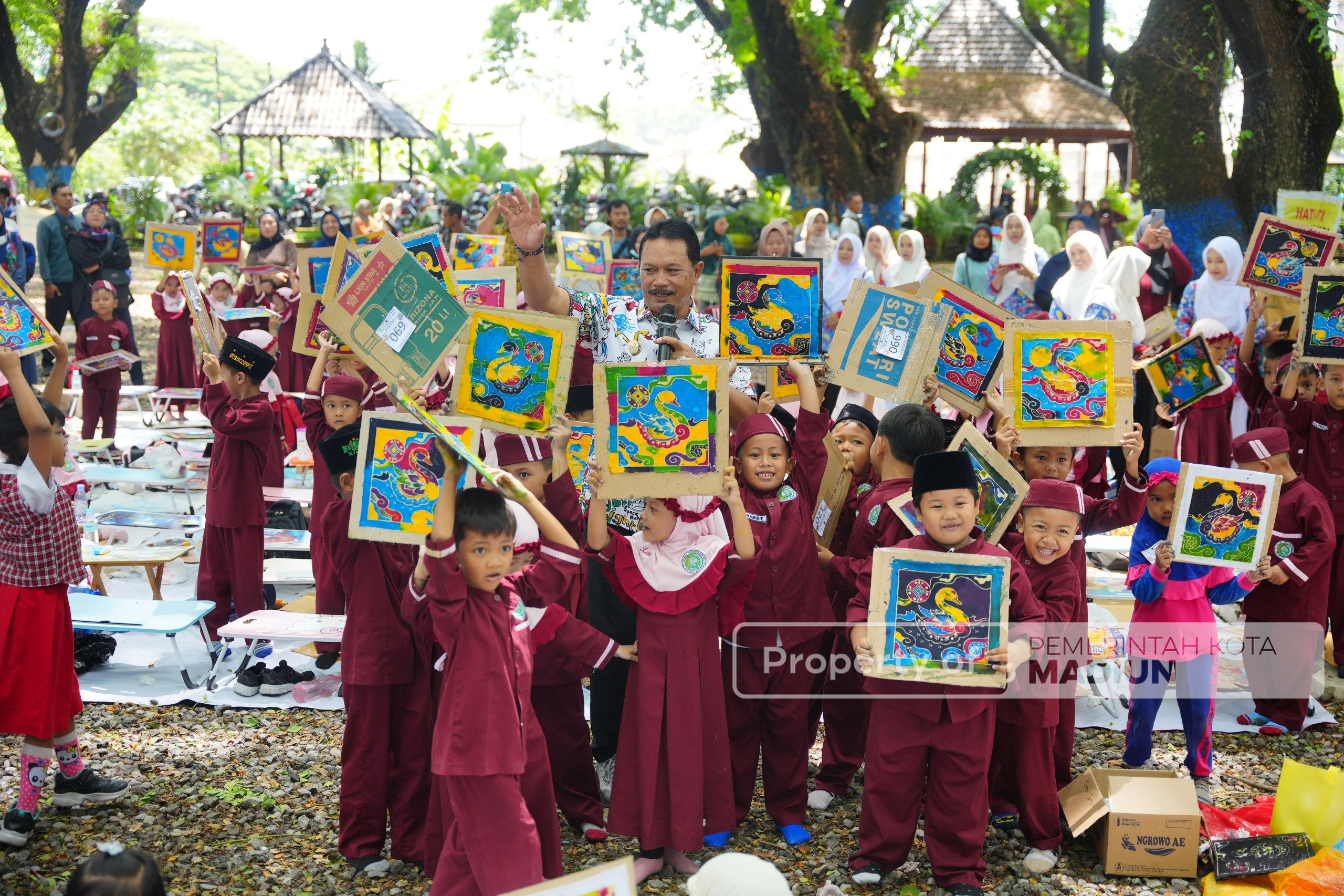 Ratusan Anak TK di Madiun Belajar Membatik, Wali Kota: Potensinya Luar Biasa