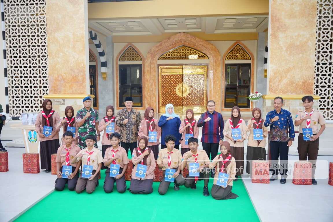 Gubernur Khofifah Resmikan Masjid Baitus Sholihin SMAN 3 Taruna Angkasa Madiun