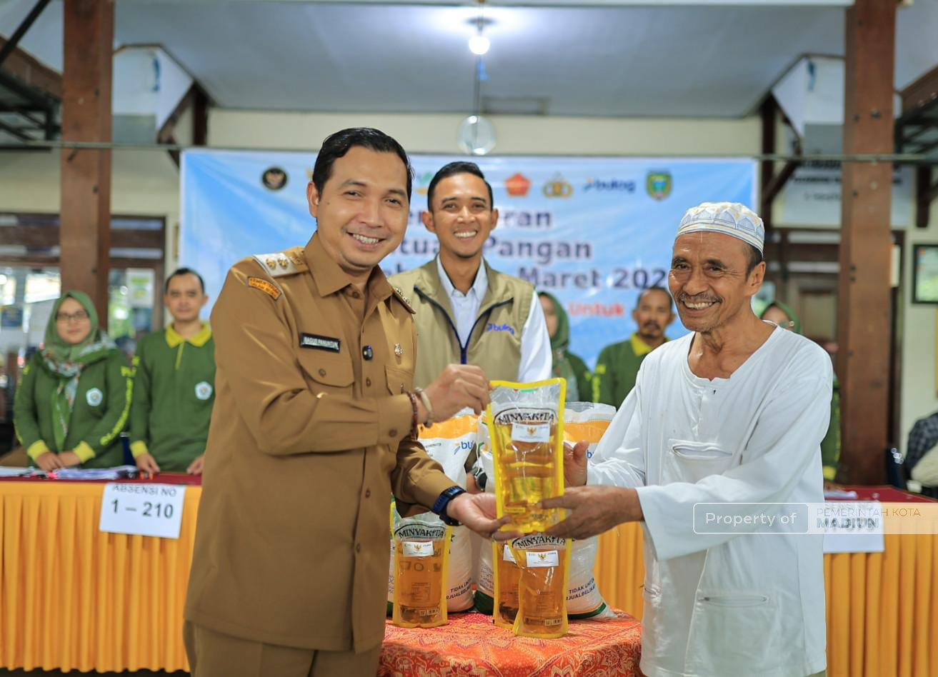 Salurkan Bantuan Pangan dari Bapanas, Pemkot Madiun Harap Kebutuhan Warga Jelang Lebaran Terpenuhi