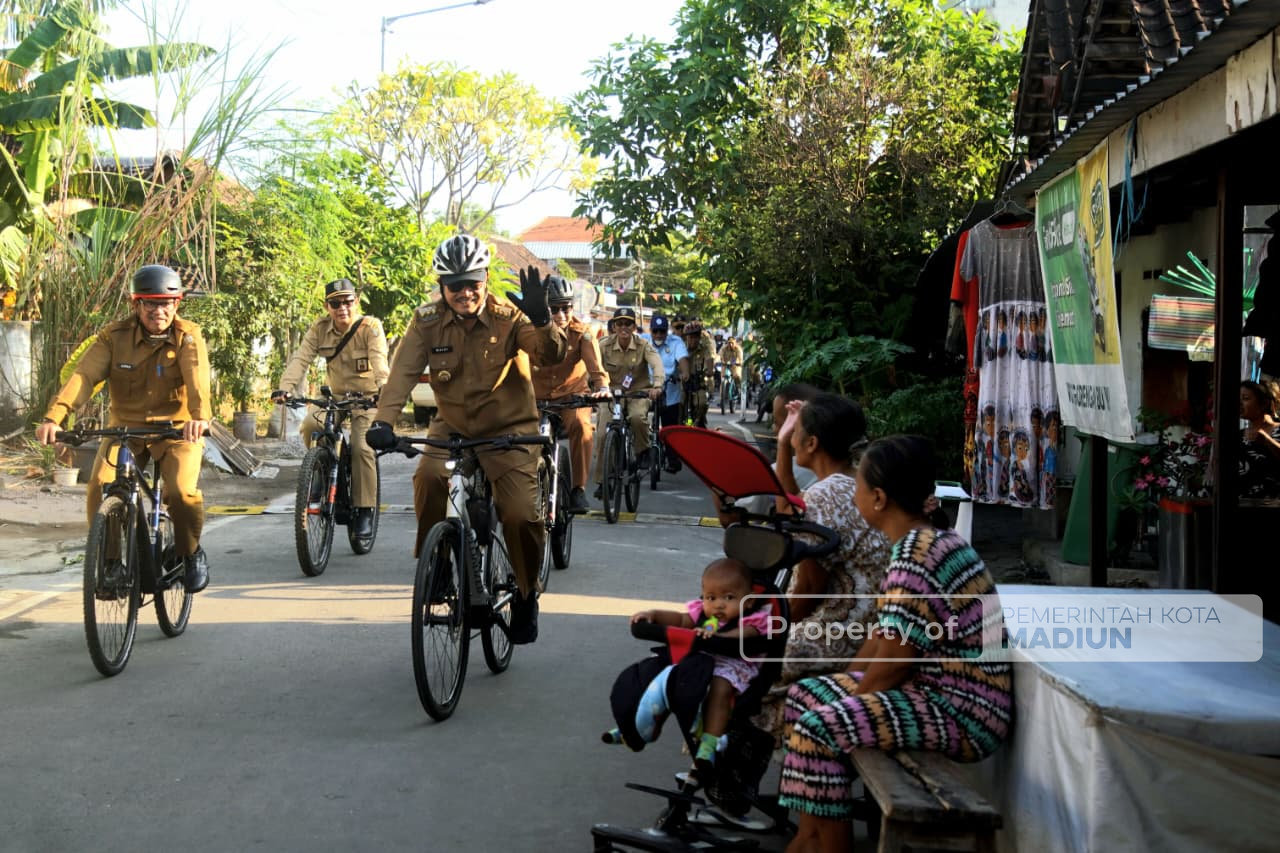 Gowes Bersama OPD, Wali Kota Madiun Resmikan SPPG hingga Sosialisasikan TPS Incinerator