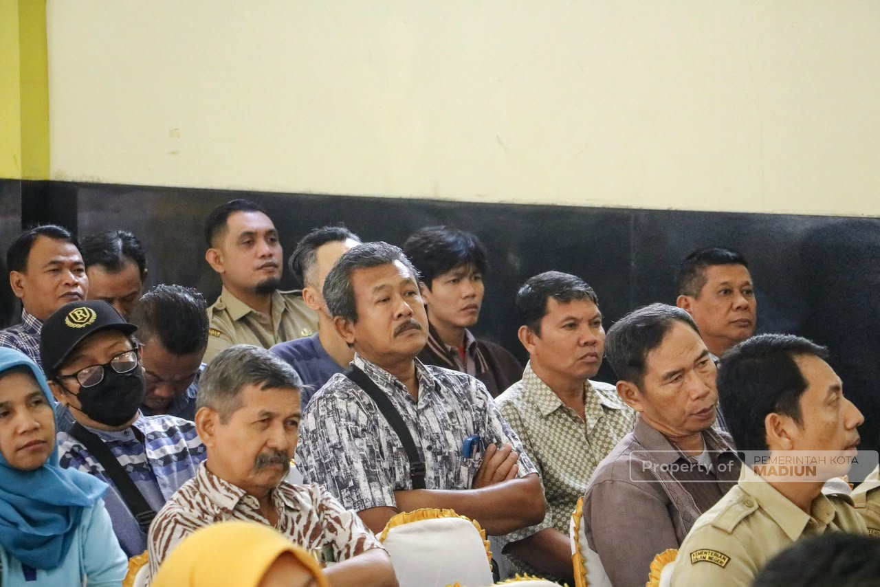 Beri Pembinaan PKL, Plt Wali Kota Tegaskan PKL Wajib Jaga Kebersihan