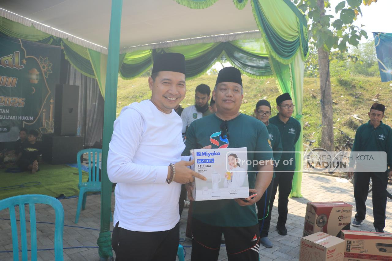 Semangat Bangun Silaturahmi, Wawali Apresiasi Santri dan Warga Lewat Sepeda Santai Hari Santri