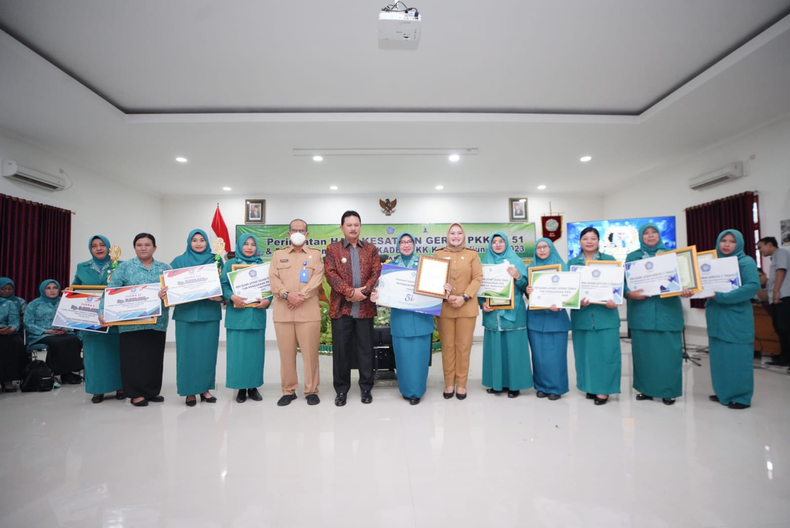 Peringatan HKG ke-51, PKK Kota Madiun Raih Penghargaan Penyusunan Program Terbaik Tingkat Jawa Timur