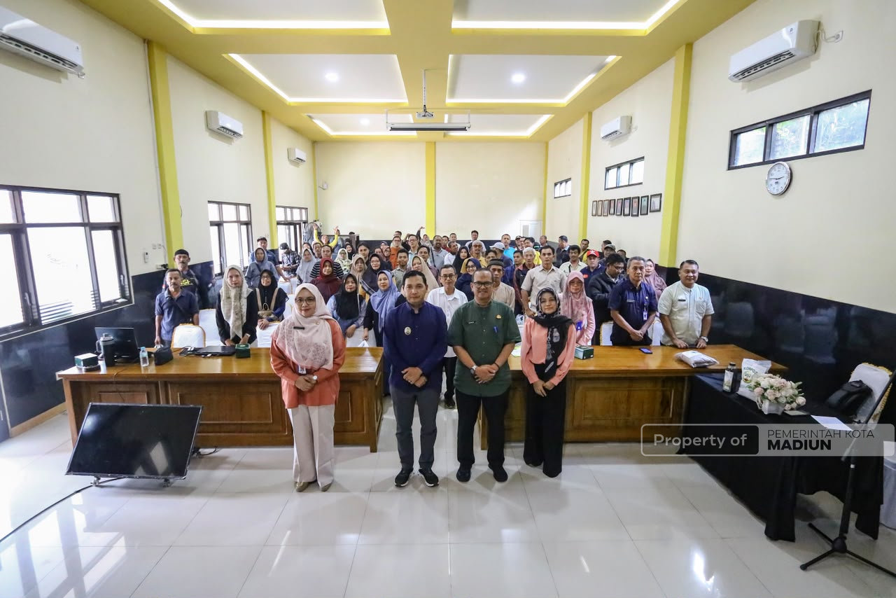 Gelar Pembinaan Pedagang Pasar, Plt Wali Kota Tekankan Pentingnya Pengelolaan Sampah