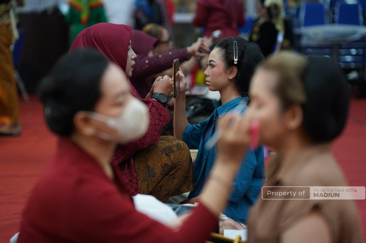 Lestarikan Warisan Budaya, Pemkot Madiun Hadirkan Prosesi Akad Nikah dan Lomba Tata Rias Pengantin Adat dalam Rangka HUT ke-108