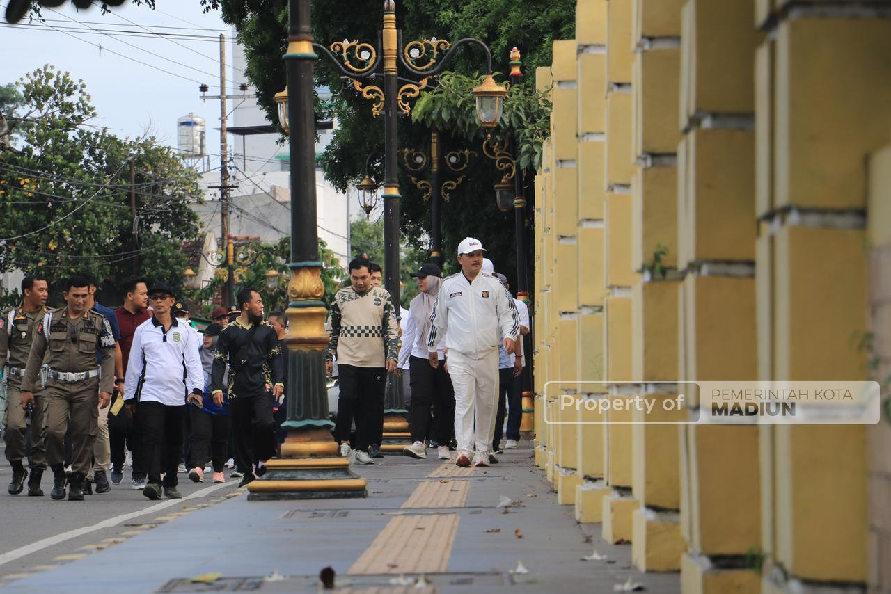 Dorong Gaya Hidup Sehat, Wali Kota Ajak Kepala OPD Rutin Jalan 10.000 Langkah