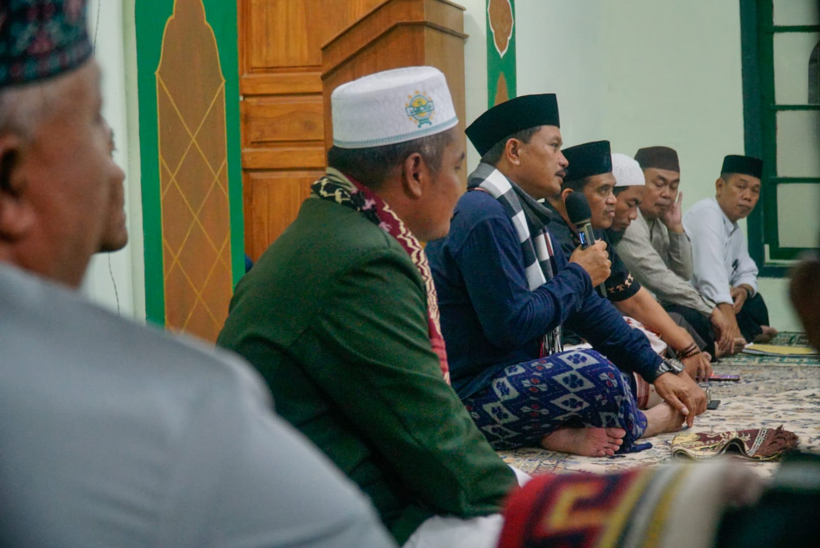 Beribadah di Masjid Al Ichsan, Wali Kota Sampaikan Program Pembangunan