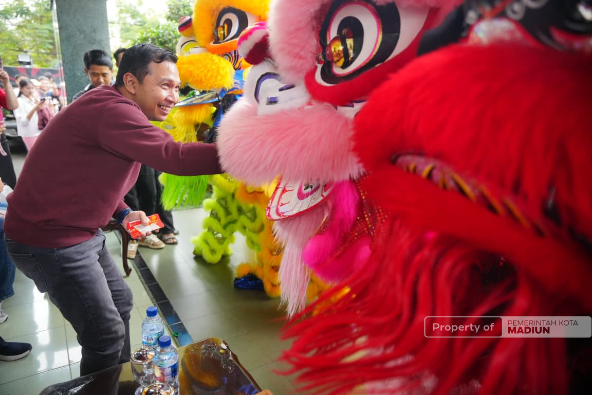 Berangkatkan Kirab Barongsai Imlek, Plt Wali Kota Madiun Harap Semangat Kreativitas dan Kebersamaan Terjaga
