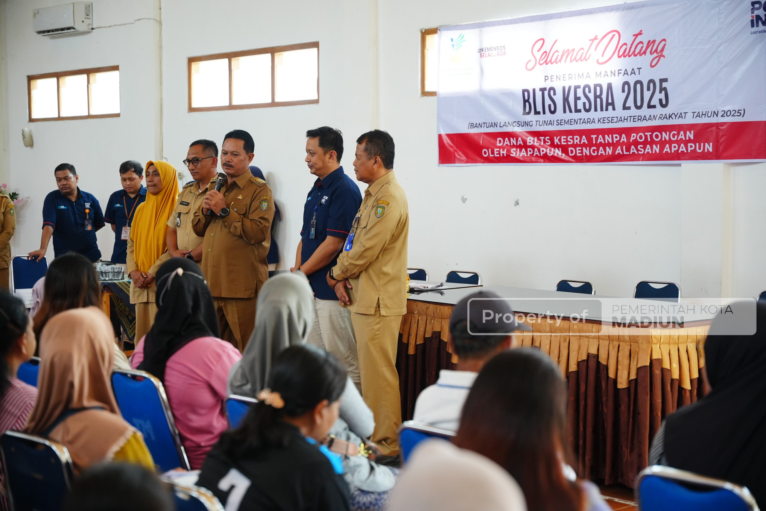Serahkan BLT Kesra 2025, Wali Kota Harap Bantuan Digunakan Tepat Sasaran