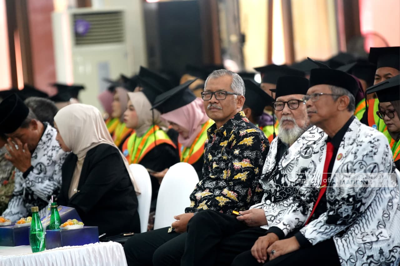 Hadiri Wisuda Unipma, Plt Wali Kota Kita Entaskan Kemiskinan Melalui Pendidikan